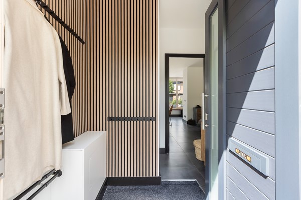 Foto - Verkocht onder voorbehoud: Instapklare tussenwoning op een rustige, autoluwe locatie!